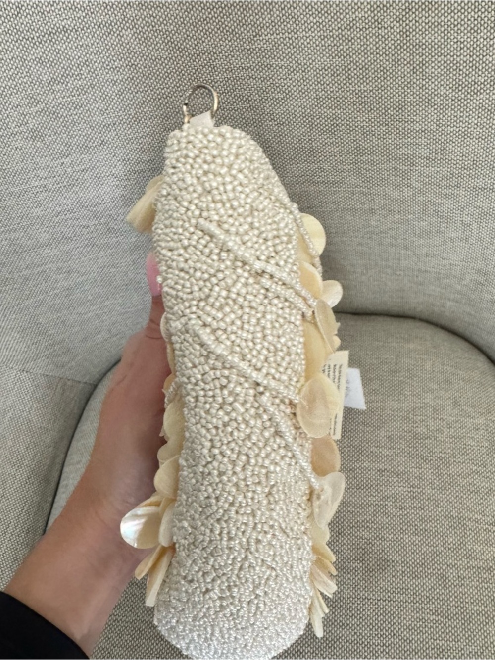 Made in India Shell-Embellished White Crescent Handbag with Wooden Handles - Picture 3 of 6